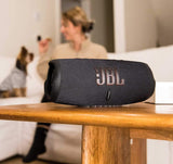 https://omnishop-col.com/products/parlante-original-jbl-charge-5-resistente-al-agua-ip67-bluetooth